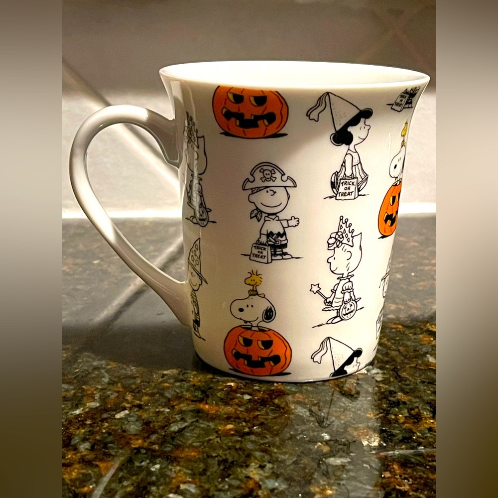 PEANUTS Snoopy Charlie Brown Lucy Trick or Treat Halloween Cup Collectible 2021